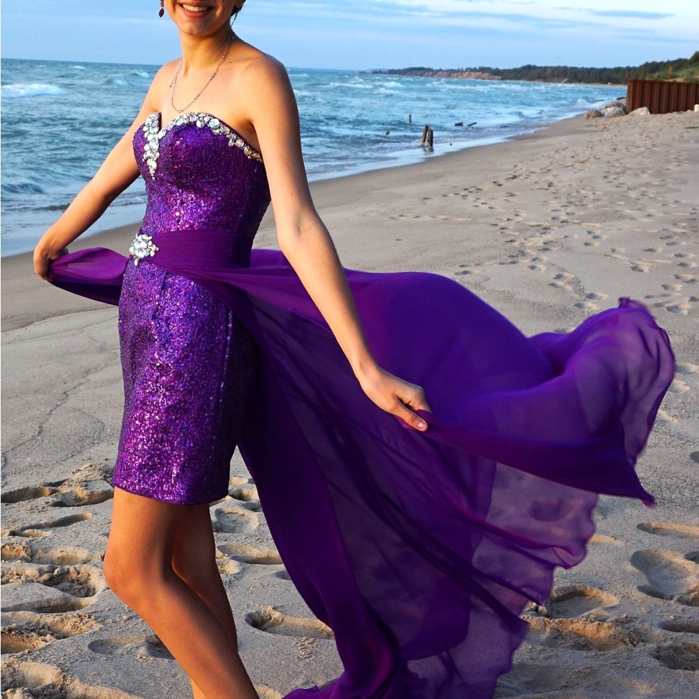 Beautiful formal, detachable train.